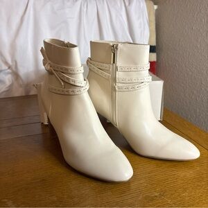 Bandolino Women's Ocorn Ankle Boot Ivory Size 9.5 NWT
